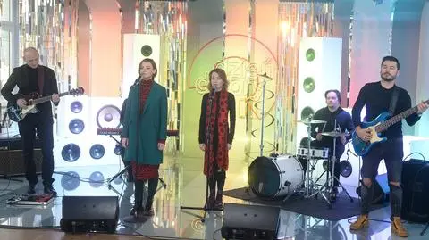 Na scenie DDTVN Mgły w piosence "Rzeka"