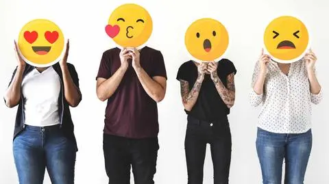 Facebook płaci ludziom za słuchanie i spisywanie rozmów z Messengera