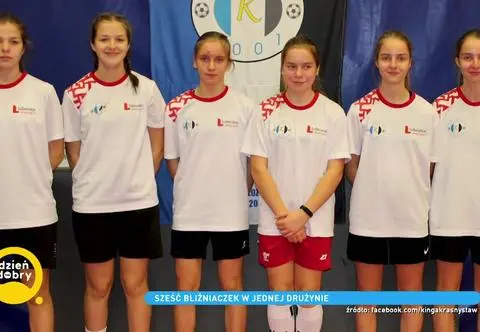 KKS Kinga z trzema parami bliźniaczek w składzie: Martyna i Michalina Mazurkiewicz, Karolina i Dominika Stęplowskie oraz Magda i Łucja Brodzkie