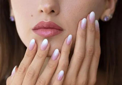 Kolory paznokci - malowanie, wzorki, ozdoby. Jak zrobić manicure?