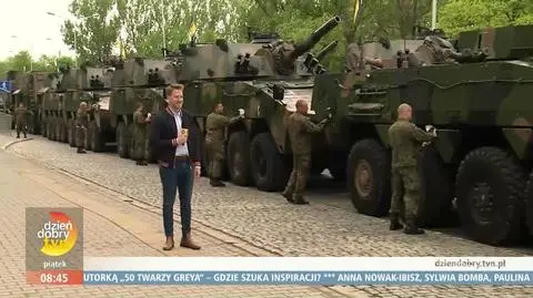 Defilada wojskowa w Warszawie: Rosomaki, wyrzutnie i samoloty