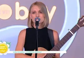 Kaśka Sochacka na scenie Dzień Dobry TVN w piosence "Z soboty na niedzielę"