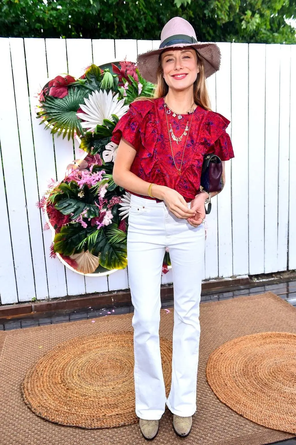 Natalia Klimas w białej stylizacji w Sopocie