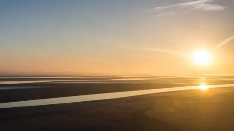 Franky Zapata, wynalazca „flyboard’a” przeleciał nad kanałem La Manche