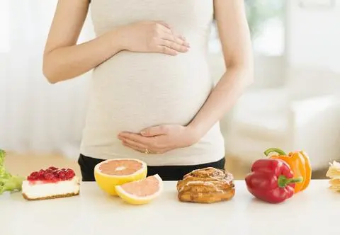 Najlepsza dieta dla kobiety w ciąży. Czy można ulegać zachciankom w ciąży?