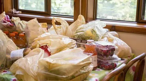 Jak ograniczyć plastik? Proste wskazówki dla każdego