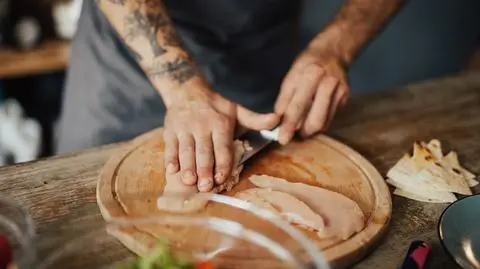 Jak przyrządzić filet z kurczaka po parysku? Przepis | Dzień Dobry TVN