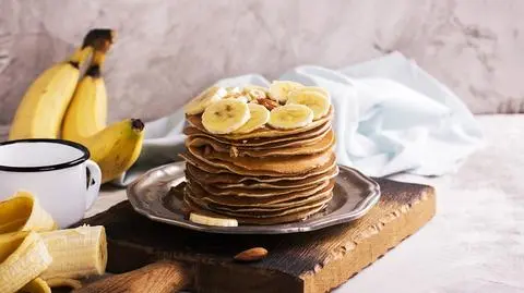 Jak zrobić racuchy z bananami dla dzieci? Przepis