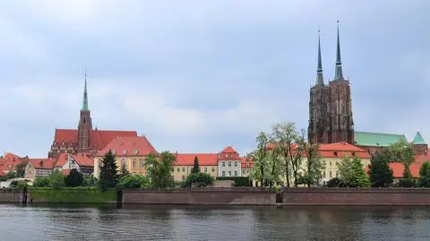 Wrocław: ksiądz zaatakowany przez nożownika przed kościołem