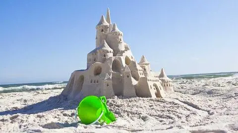 Włochy. W miejscowości Cavallino koło Wenecji zakazano budowy zamków z piasku na plaży