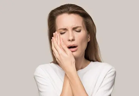 Jaw training - nowy niebezpieczny trend z TikToka