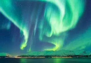 Niesamowity spektakl na nocnym niebie, czyli gdzie i kiedy można zobaczyć zorze polarne