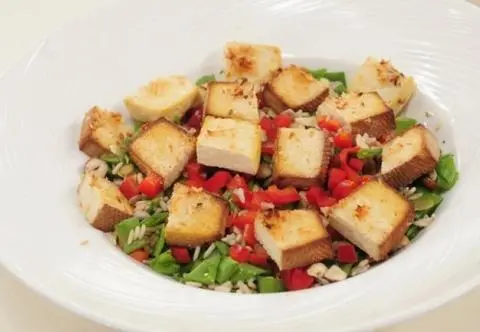 Sałatka z tofu – najsmaczniejsze przepisy!