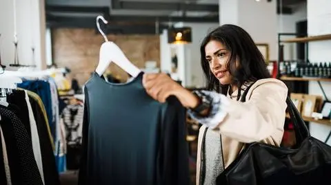 Dlaczego warto kupować ubrania z drugiej ręki? Moda na second-handy