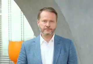 Córka Artura Żmijewskiego jest zaręczona. Kim jest jej ukochana?  