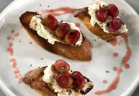 Przepisy z winogronami. Sałata, zapiekanka, galette, focaccia, crostini | Kuchnia Dzień Dobry TVN