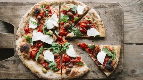 Przepis na pizze włoską - jak zrobić pyszną pizzę? | Dzień Dobry TVN