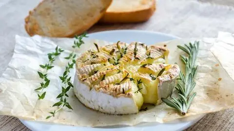 Camembert z grilla - z żurawiną. Jak przyrządzić? | Dzień Dobry TVN