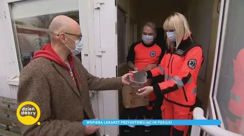 Adrian Głuchowski przygotowuje darmowe posiłki dla medyków