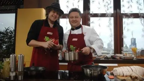 Wojciech Łozowski w kuchni