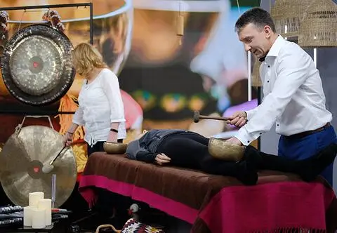 Masaż dźwiękiem gongów. Na czym polega starożytna metoda leczenia wibracjami?