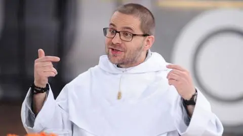 Polacy coraz później chrzczą dzieci