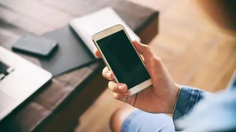 Koronawirus w Polsce. Powstała inicjatywa rozmów dla seniorów. Czym jest Telefon Pogadania