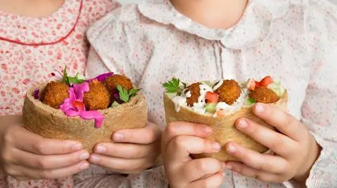 Falafel z sałatą masłową, tarta falafel, pomidorowa. Przepisy Jagny Niedzielskiej