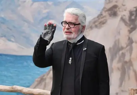 Karl Lagerfeld - ciekawostki z życia i szokujące cytaty. Jak były dyrektor kreatywny Chanel i Fendi odniósł sukces?