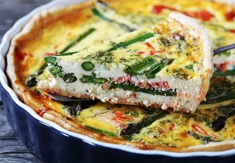 Aromatyczna tarta z cukinią, kurkami i fasolką szparagową