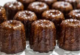 Canele - słynne francuskie ciastka. Jak je zrobić?