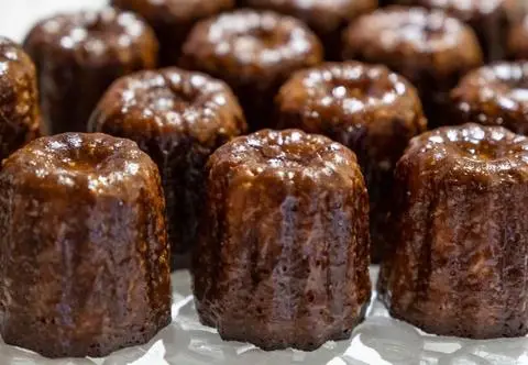 Canele - słynne francuskie ciastka. Jak je zrobić?