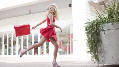 Sukienki mini – czy są odpowiednie na każdą okazję? | Dzień Dobry TVN