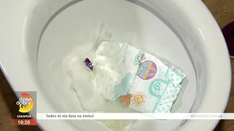 Sedes to nie kosz na śmieci, ale Polak potrafi upchać tam wszystko, nawet wesralkę!