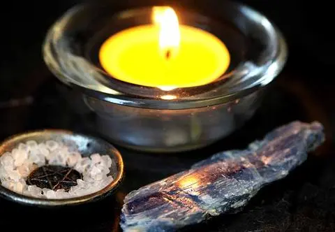 Sól - właściwości magiczne, obrzędy. Objaśnia astrolog Merkurja