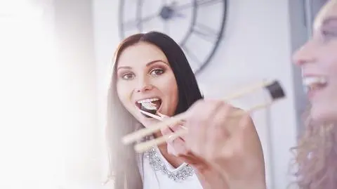 Jak jeść sushi pałeczkami? Podstawowe zasady