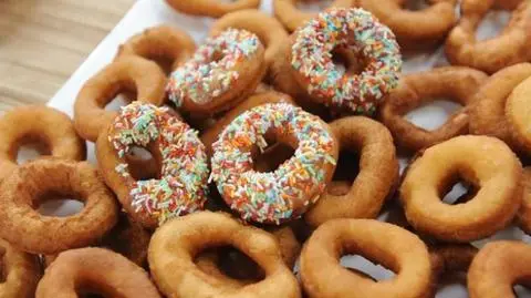 Ostatkowa rozpusta. Przepisy na pączki wielkopolskie, amerykańskie i przepyszne chruściki