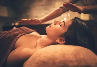Czy bioenergoterapia może zaszkodzić? Jak poznać, że bioenergoterapeuta jest oszustem?
