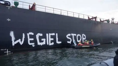 Greenpeace blokował statek z węglem w Gdańsku. Na Rainbow Warrior weszła straż graniczna