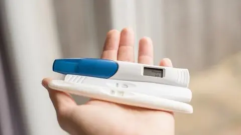 Pozytywny test ciążowy a brak ciąży - test a błąd | Dzień Dobry TVN