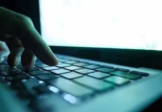 Fake newsy o szczepionkach. Tworzy je grupa 12 influencerów