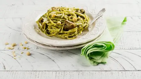 Jak zrobić makaron z pesto i kurczakiem? Przepis | Dzień Dobry TVN