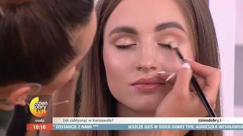 Makijaż karnawałowy. Ma się błyszczeć.