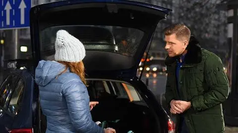 Zimowa sztuka pakowania auta. Dzięki tym trikom nie zgubisz nart