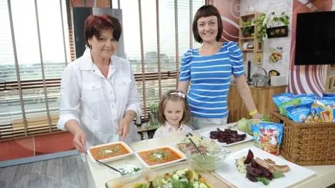 Mama, córka i babcia razem w kuchni