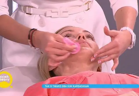 Masaż bańką chińską - tak o skórę dba Kim Kardashian