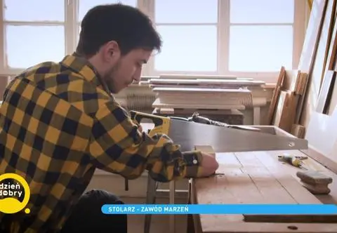 Jan Mela zajął się stolarstwem. Czy to nowy wymarzony zawód Polaków?