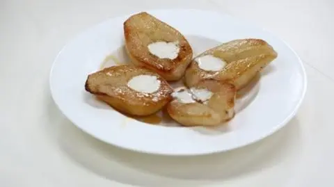 Gruszki pieczone z kremem kokosowym