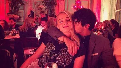 Sophie Turner pokazała suknię ślubną! Zaprojektował ją znany, francuski dom mody