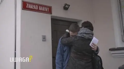 17-latek, który zabił ojca w obronie matki, wyszedł z aresztu